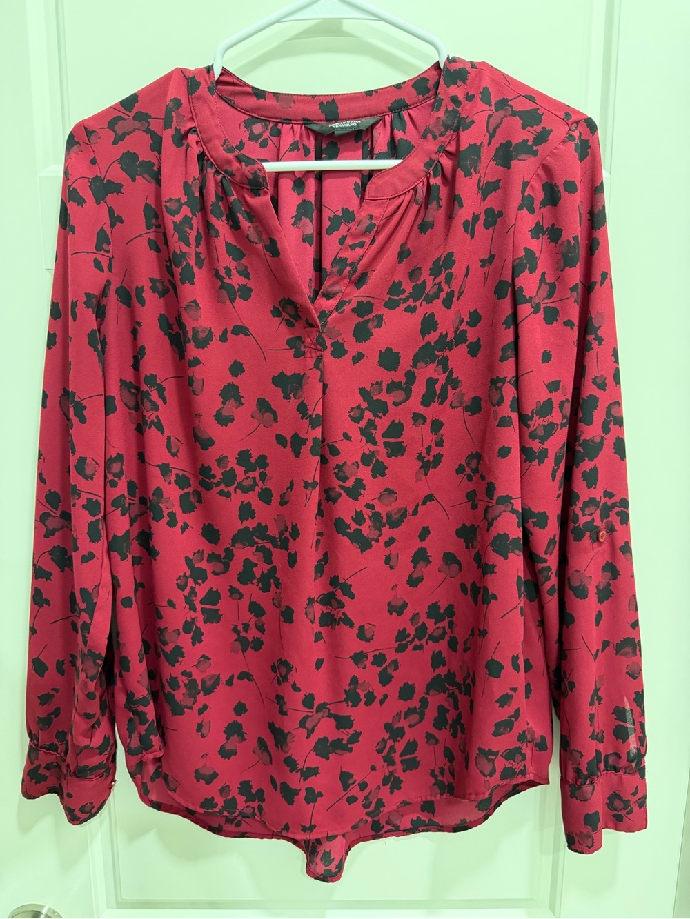 🦋 Simply Vera Vera Wang Red Floral Blouse